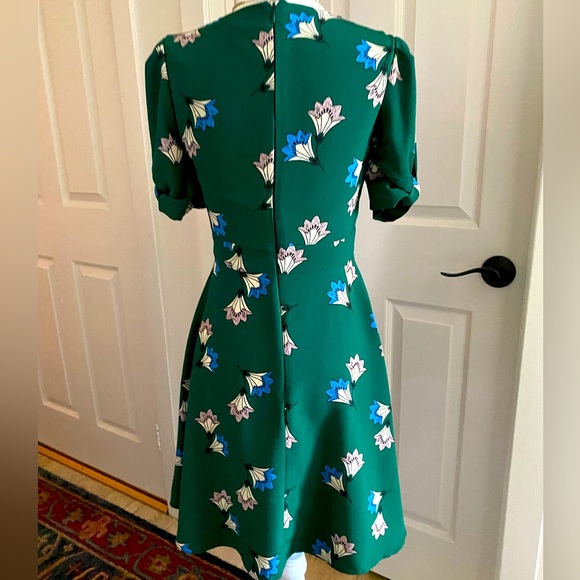 Ms.Selfridge Classic Green Floral Tea Dress with Open Puff Sleeve, Size 4 (US) - Picture 3 of 16